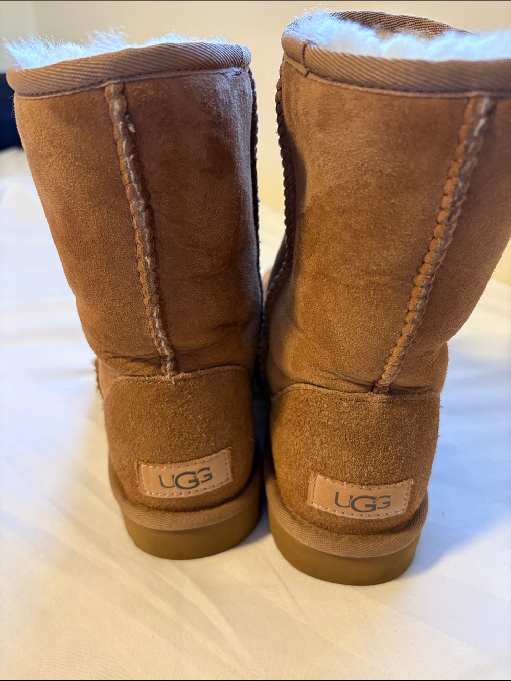 UGG Classic Short Boots - Chestnut Suede
